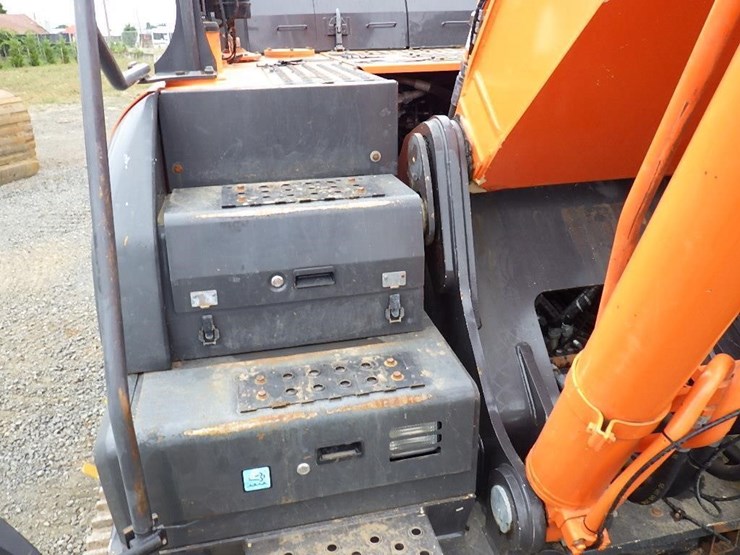 2015-hitachi-zx350lc-6n-image-21