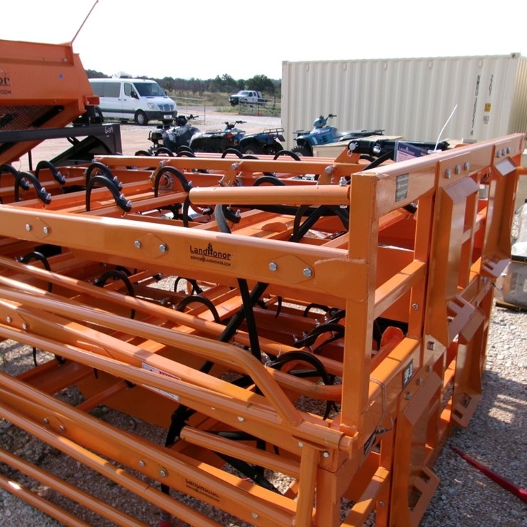 LAND HONOR BALE GRAPPING HOOK F/ SKID STEER