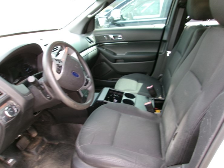 2015-ford-explorer-image-2