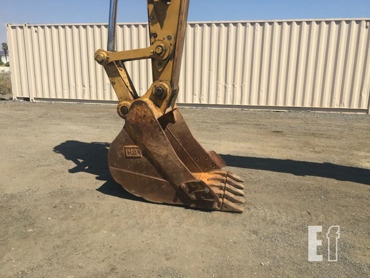 2019-caterpillar-320-image-8