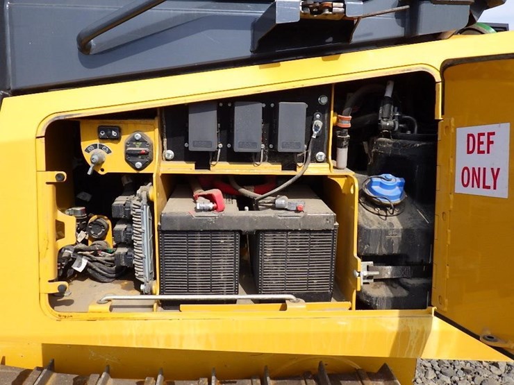 2021-deere-450k-lgp-image-33