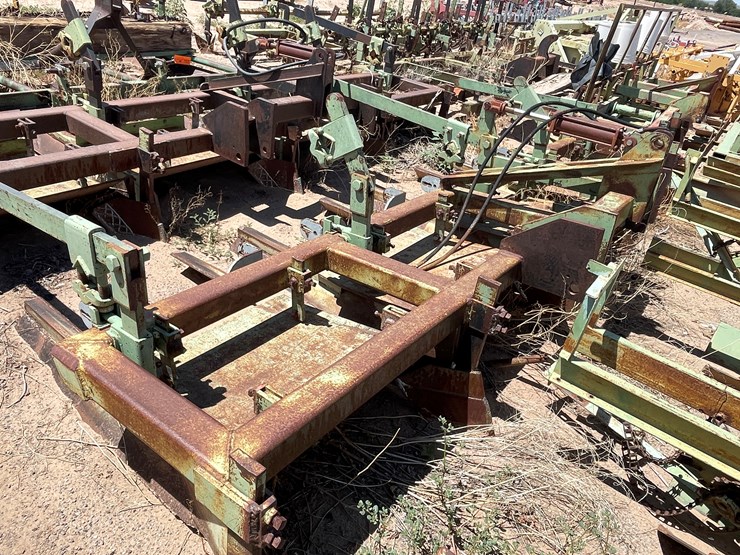 #9045-•-darbyshire-3-pt,-4-row-bedding-unit-image-30