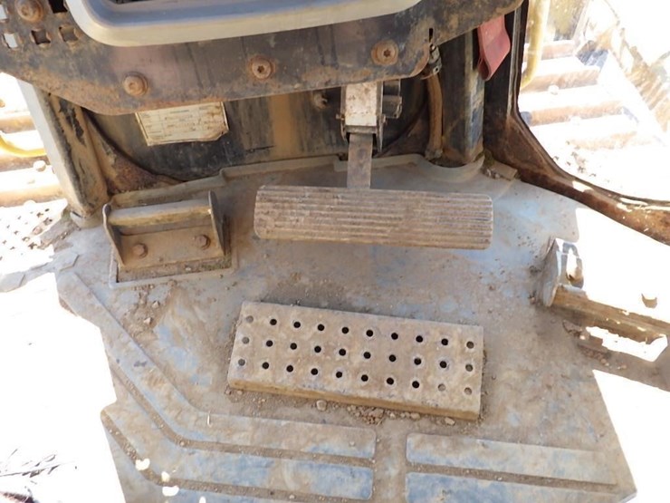 2011-caterpillar-d7e-image-31