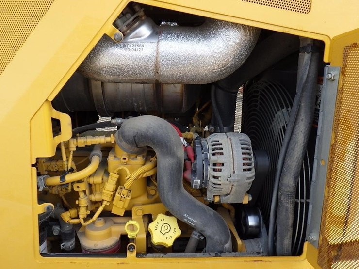 2021-deere-450k-lgp-image-20