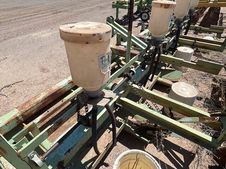 #9044-•-darbyshire-3-pt,-4-unit-bedding-unit-w/8-row-seed-units-image-24