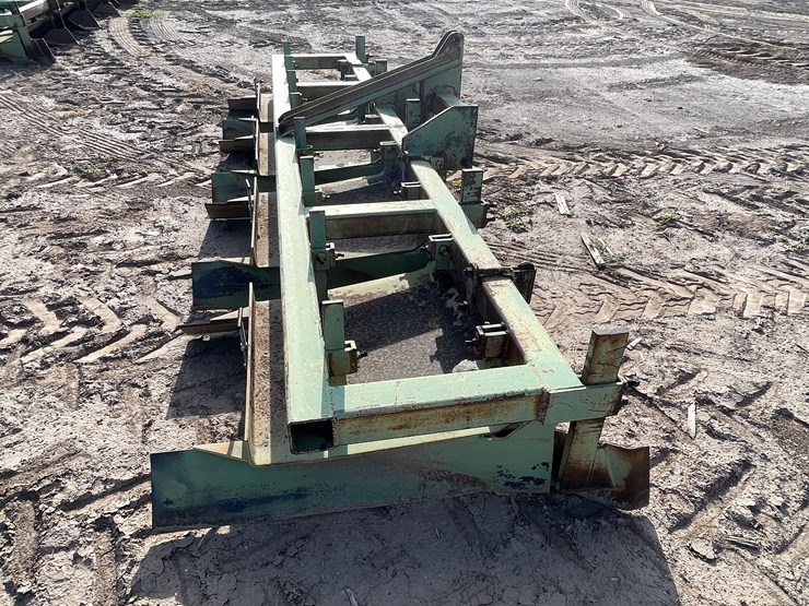#9043-•-darbyshire-3-pt-4-row-bedding-unit-image-2