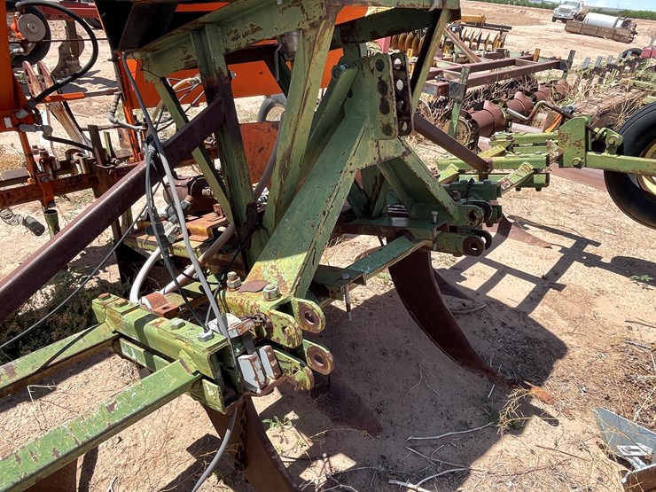 #9102-•-custom-3-pt-chisel-tillage-unit-with-poly-drum-image-32