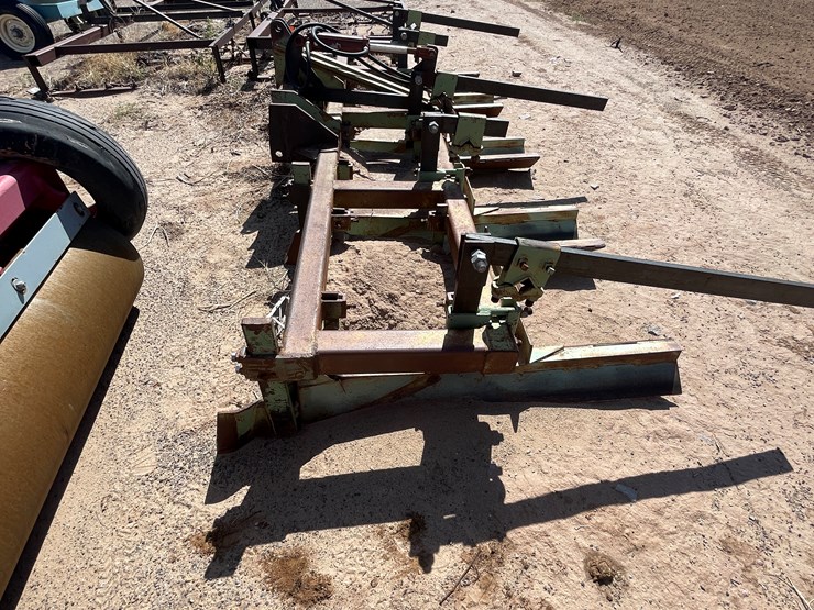 #9024-•-13'-4-row-bedder-image-2