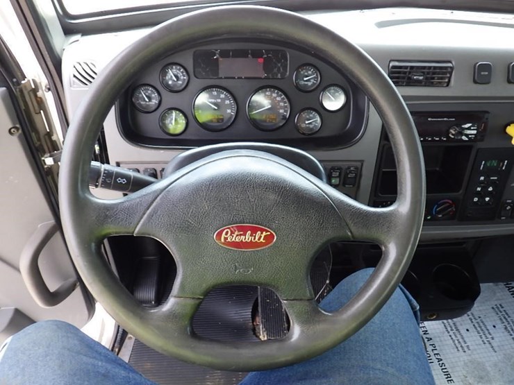 2016-peterbilt-pb337-s/a-fuel-&-lube-truck-image-42
