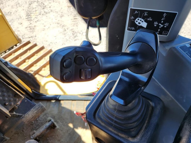 2023-deere-700l-image-40