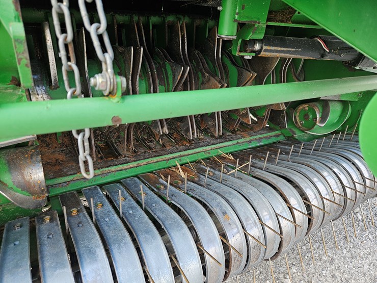 2015-john-deere-854-image-12