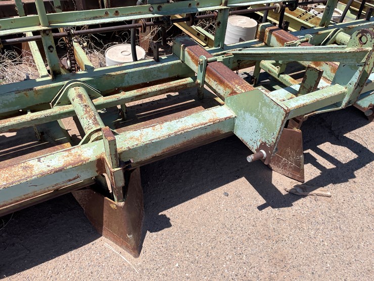 #9044-•-darbyshire-3-pt,-4-unit-bedding-unit-w/8-row-seed-units-image-12