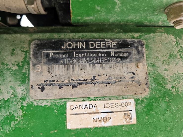 2021-john-deere-4044m-image-3