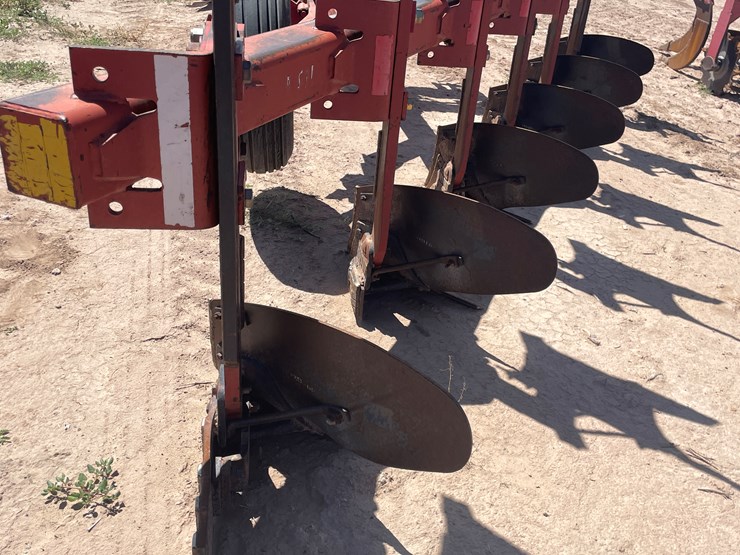 #9034-•-case-ih-6-bottom-roll-over-plow-image-27