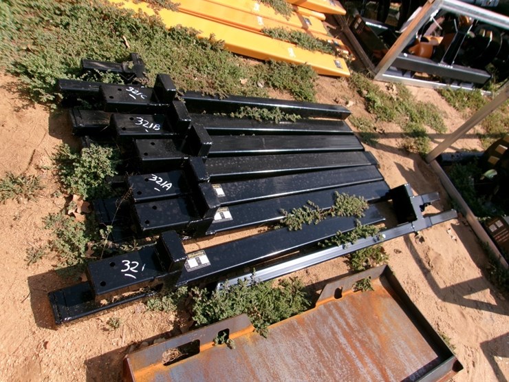 (1)-set-of-clip-on-bucket-forks-image-1