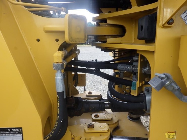 2018-caterpillar-938m-image-16