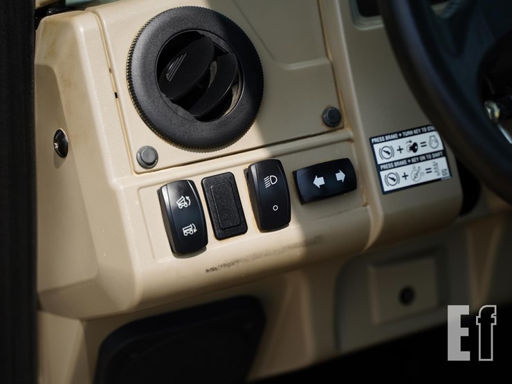 2023-john-deere-gator-xuv-835r-image-35