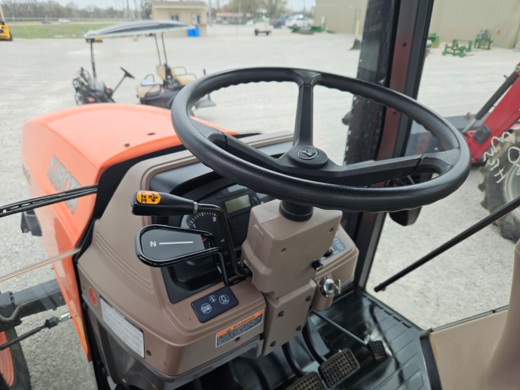 2015-kubota-m135x-image-18