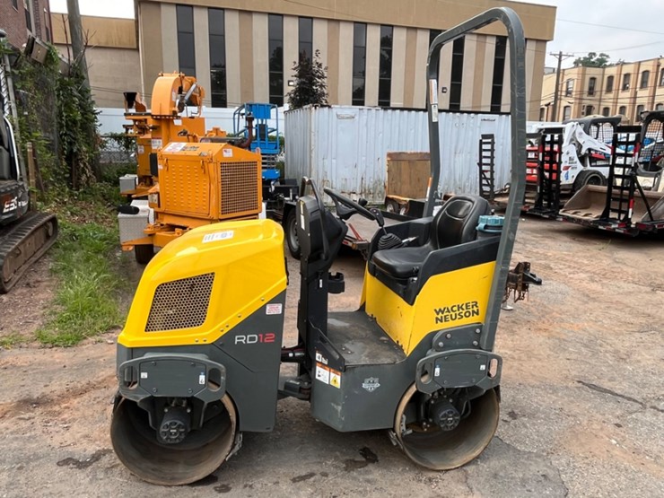 wacker-neuson-rd12-ashpalt-ride-on-roller-image-2