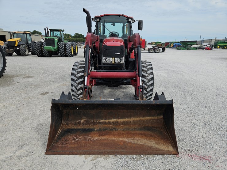 2015-case-ih-farmall-140a-image-2