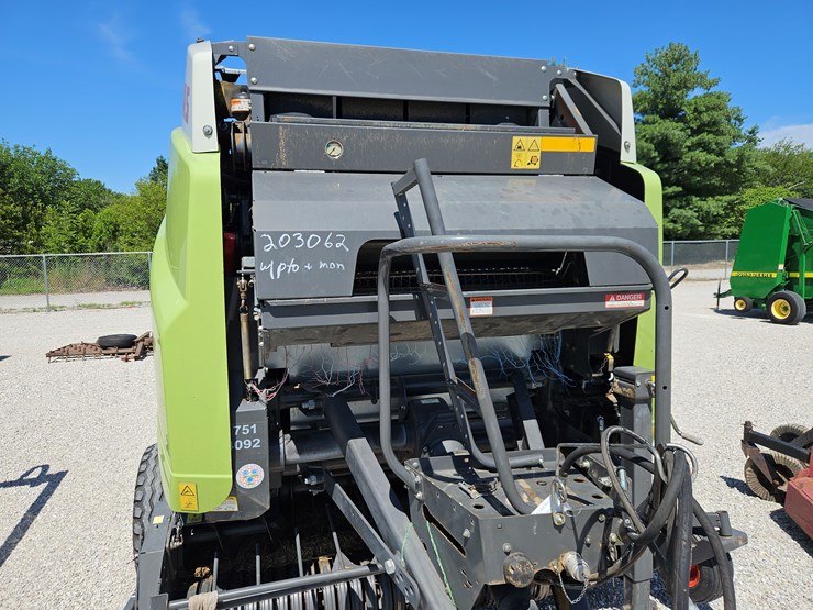 #203062-•-2015-claas-360-variant-baler-image-2