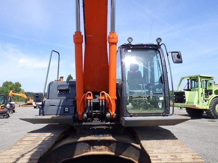 2015-hitachi-zx350-lc-5n-image-13