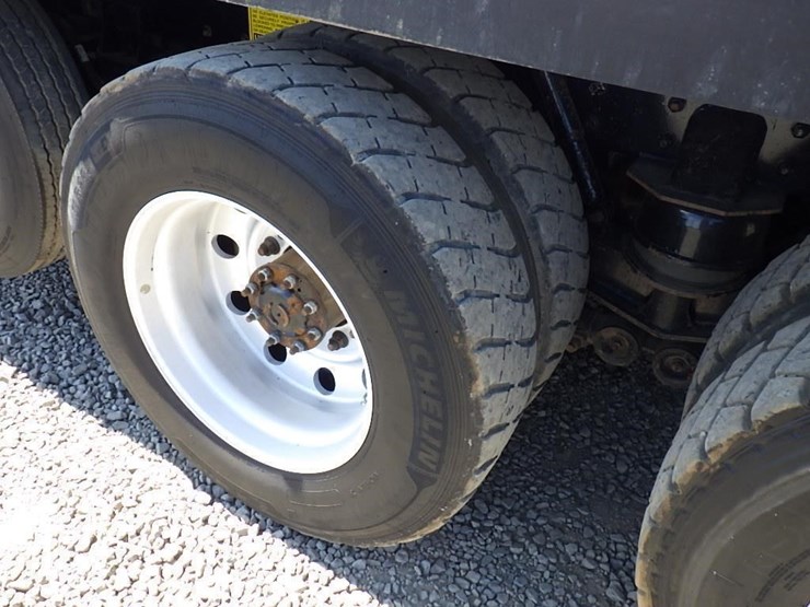 2017-kenworth-t880-image-39