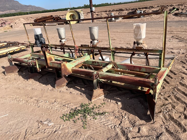 #9042-•-darbyshire-3-pt-4-row-bedding-unit-w/8-row-seed-units-image-5