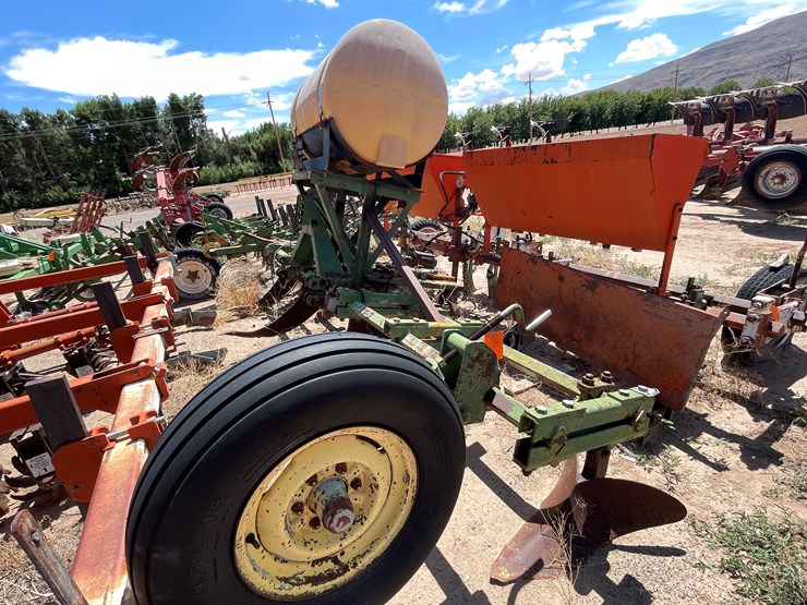 #9102-•-custom-3-pt-chisel-tillage-unit-with-poly-drum-image-7