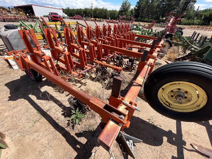 #9101-•-3-pt-field-cultivator,-4-row-custom-w/gallina-units-image-11