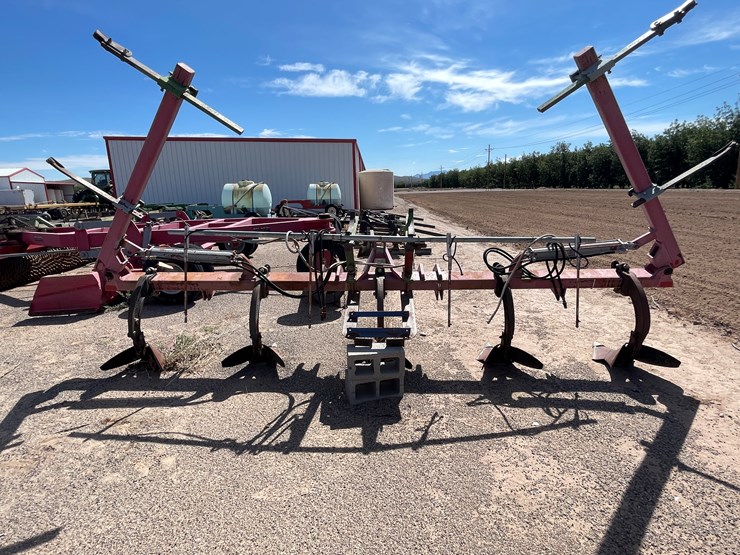 #9027-•-custom-3-pt-8-row-hiller-image-4