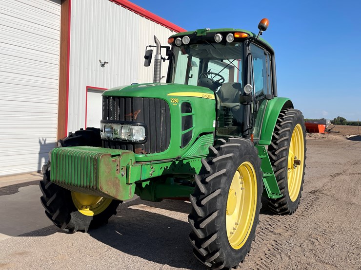 john-deere-7230-premium-image-1