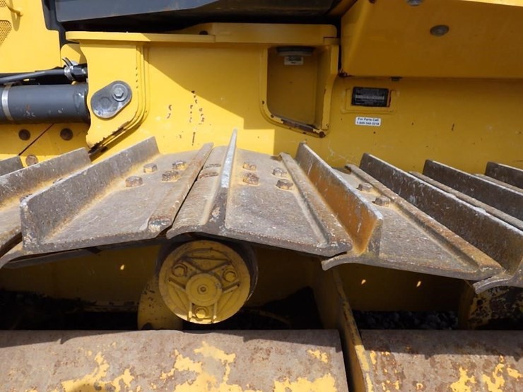 2021-deere-450k-lgp-image-44