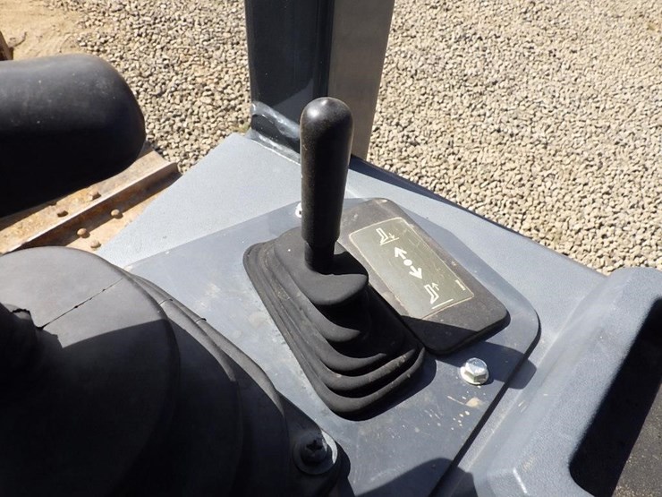 2019-deere-450k-lgp-image-32
