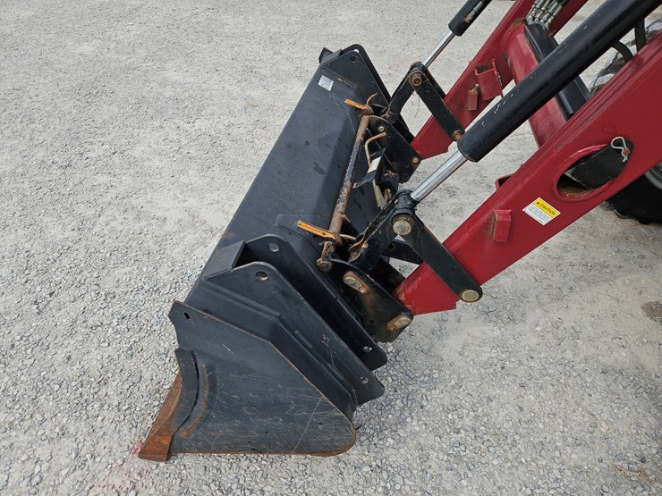 2015-case-ih-farmall-140a-image-5