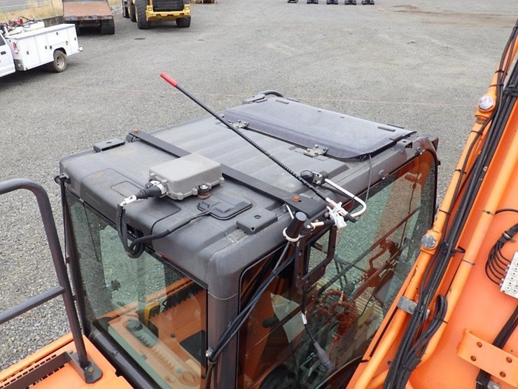 2015-hitachi-zx350lc-6n-image-25