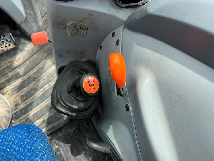 2015-new-holland-t4.75-image-10