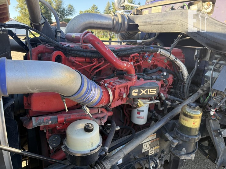 2021-peterbilt-389-image-36