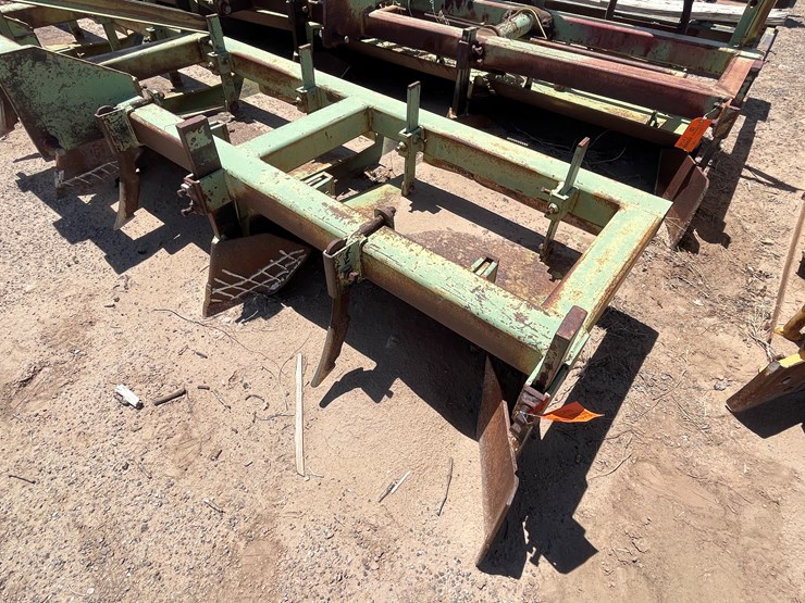 #9043-•-darbyshire-3-pt-4-row-bedding-unit-image-9
