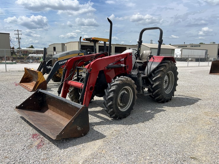 2011-case-ih-farmall-95u-image-19