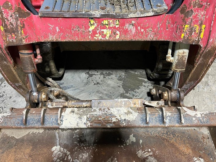 2014-takeuchi-tl10-image-10