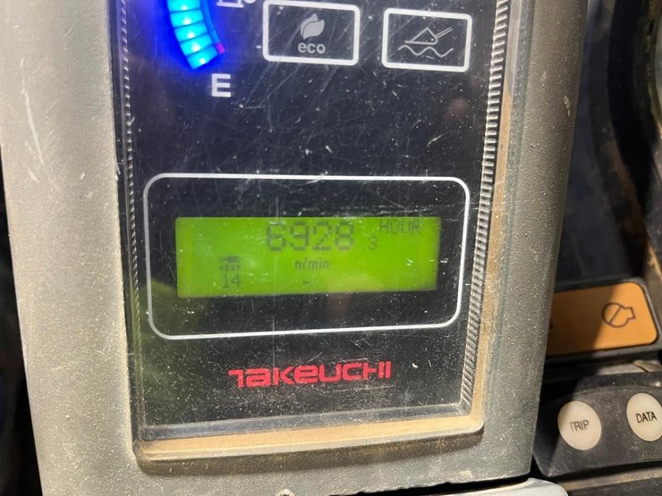 2014-takeuchi-tl10-image-22