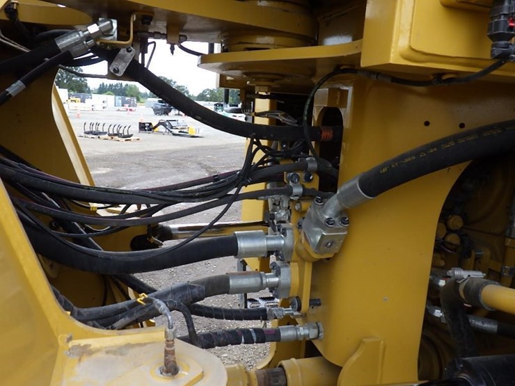 2022-caterpillar-980-image-25