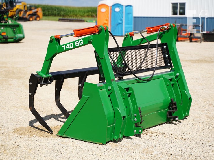 2025-john-deere-640-image-7
