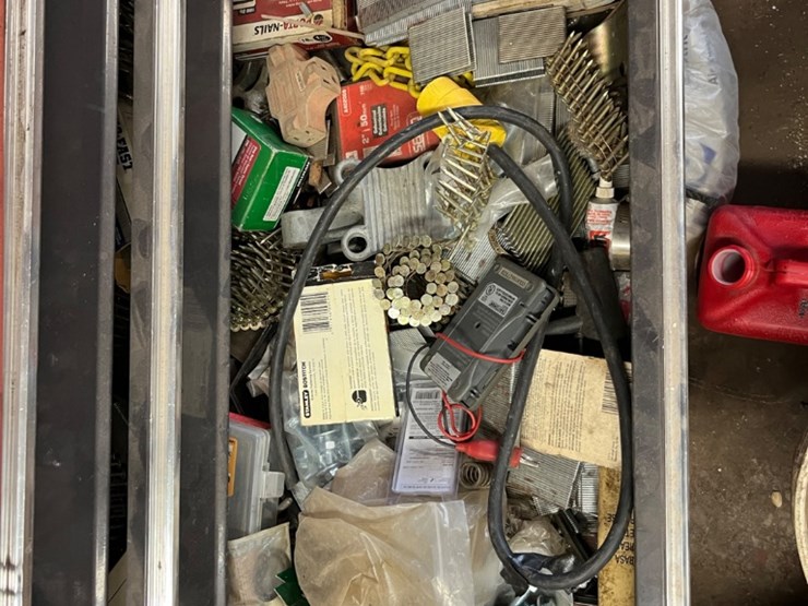 group-of-(2)-tool-chests-w/-contents-image-6