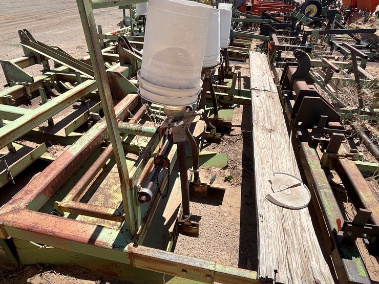 #9042-•-darbyshire-3-pt-4-row-bedding-unit-w/8-row-seed-units-image-34