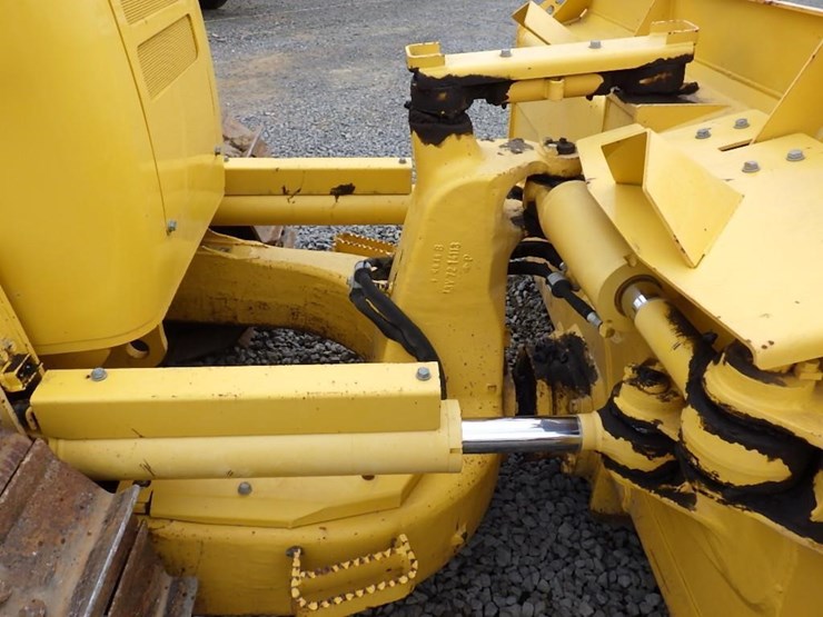 komatsu-d61ex-24-image-12