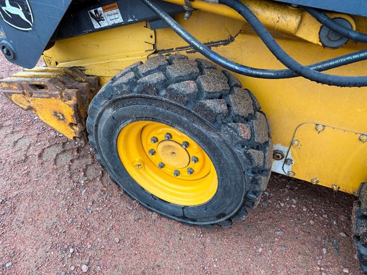 2010-deere-320d-image-18