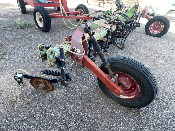 #9020-•-custom-4-row-liquid-fertilizer-applicator-w/pup-tank-image-23