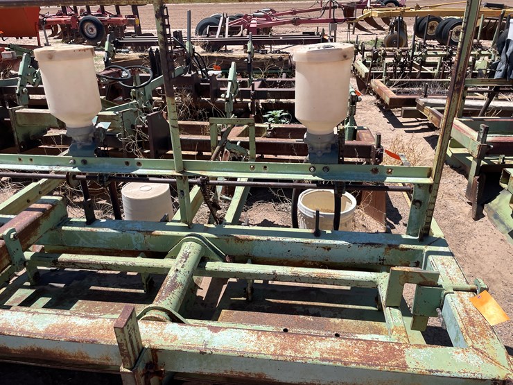 #9044-•-darbyshire-3-pt,-4-unit-bedding-unit-w/8-row-seed-units-image-19
